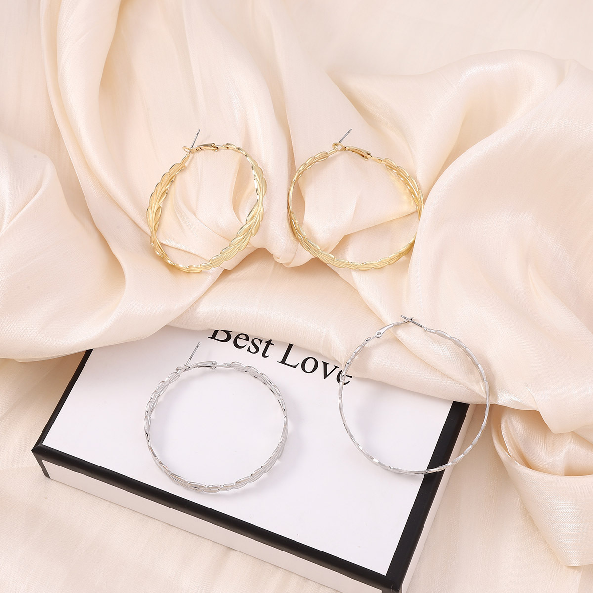 Street Fashion Hong Kong - Anting-anting wanita bergaya Hong Kong retro