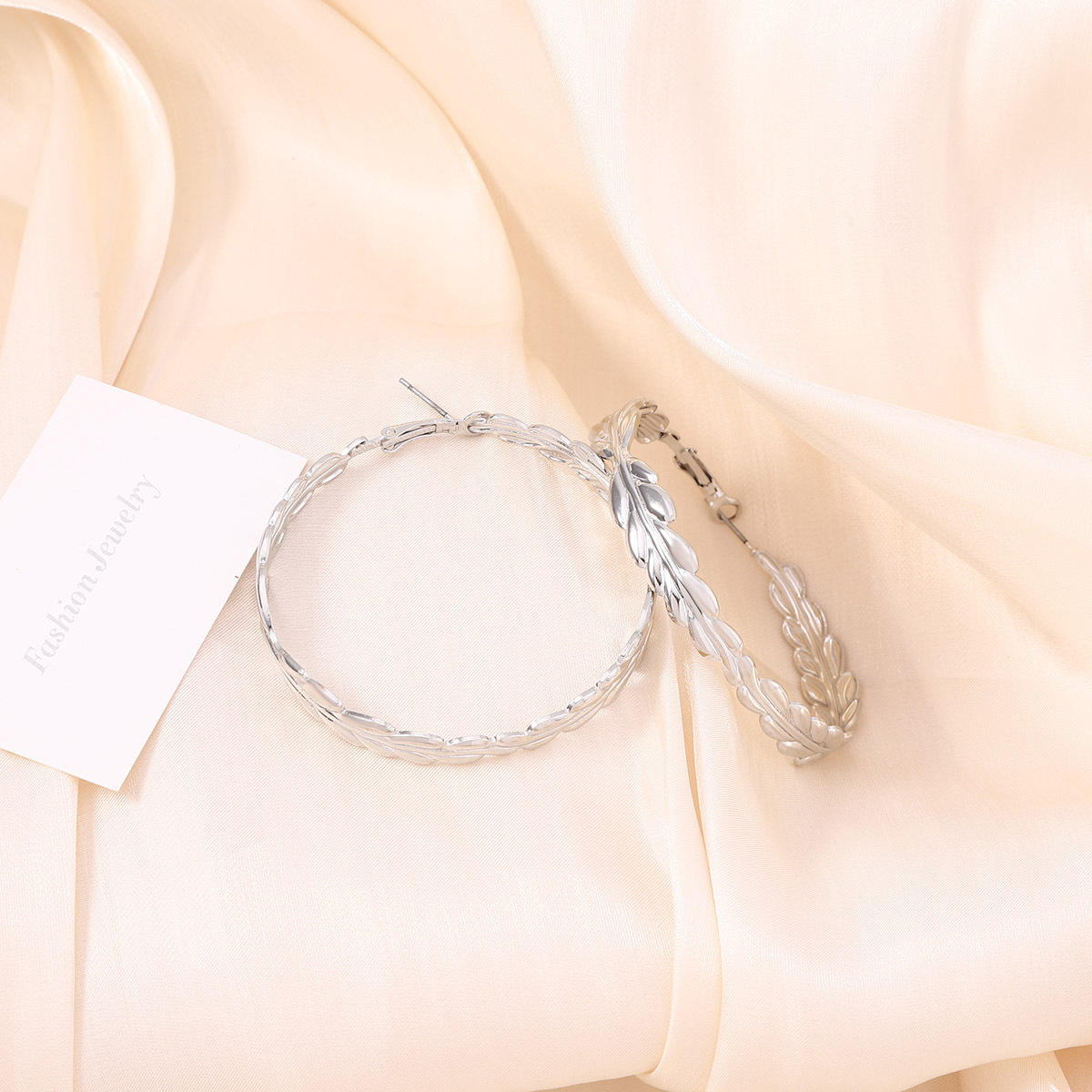 Anting-anting wanita bergaya H - Street Fashion Hong Kong ulasan dan harga