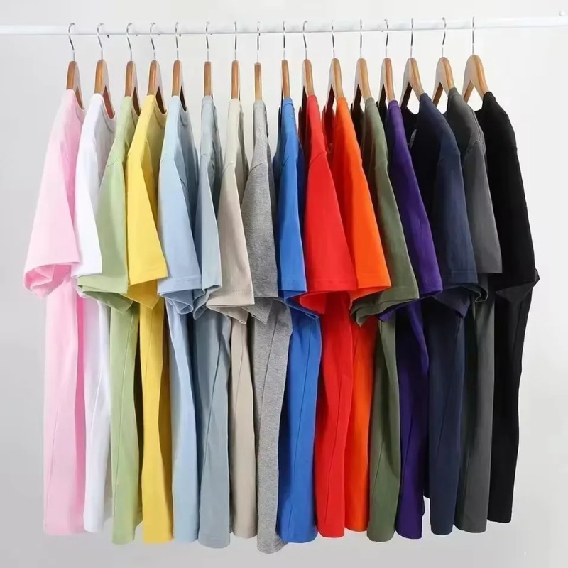 Kaos Crew Neck Pria dengan Gra - Street Fashion In Spain ulasan dan harga